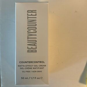 Beautycounter Countercontrol Matte Effect
Gel Cream